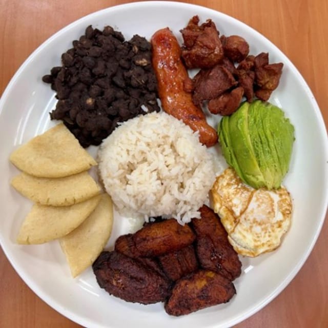 Bandeja Paisa Plate (Gracias Colombia).
