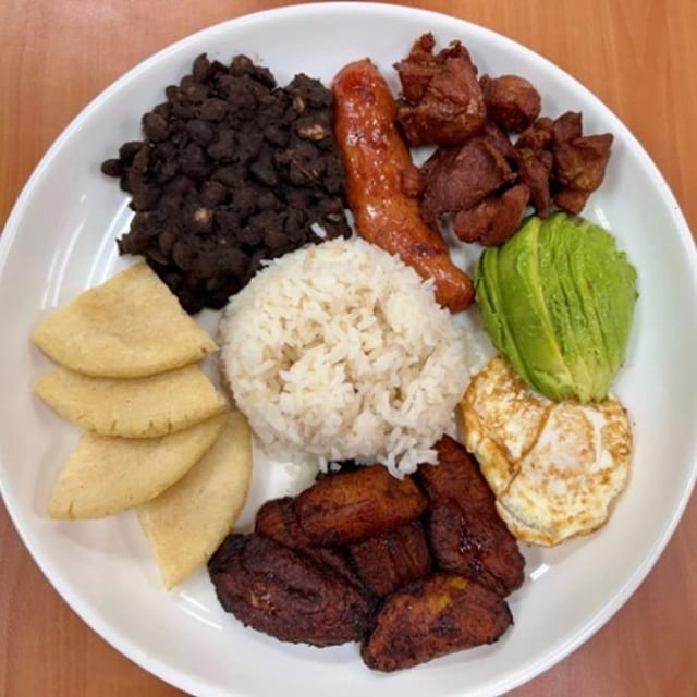 Bandeja Paisa (Gracias Colombia).